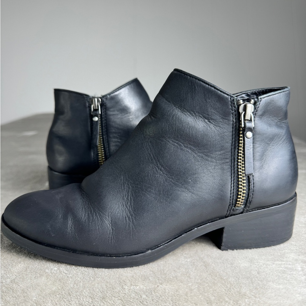 Cole Haan Women's Size 7 Black Leather Hayes‎ Ankle Zip Bootie Boots Classic